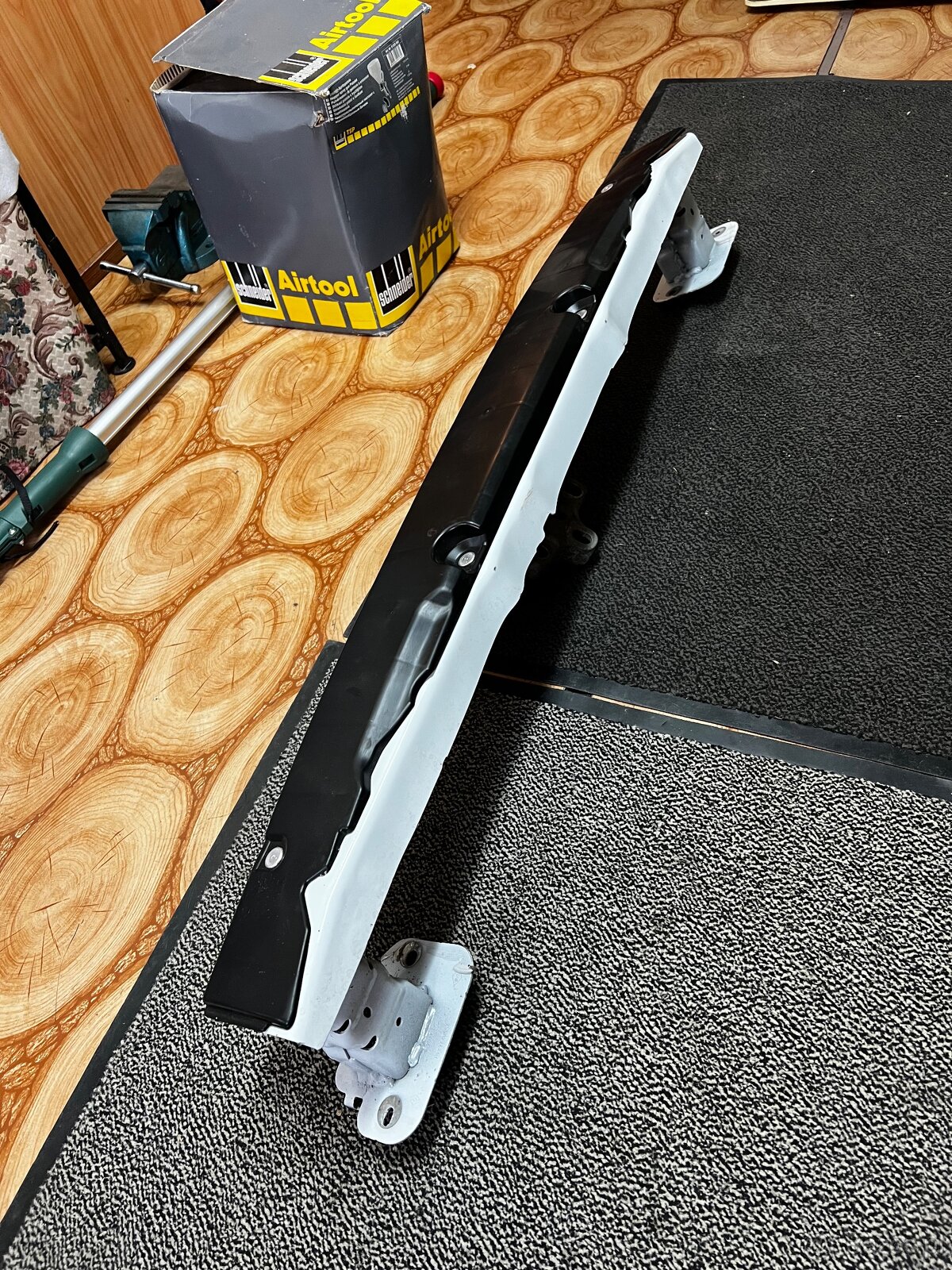 Zderzak tylni Dacia Duster 2025 - 3