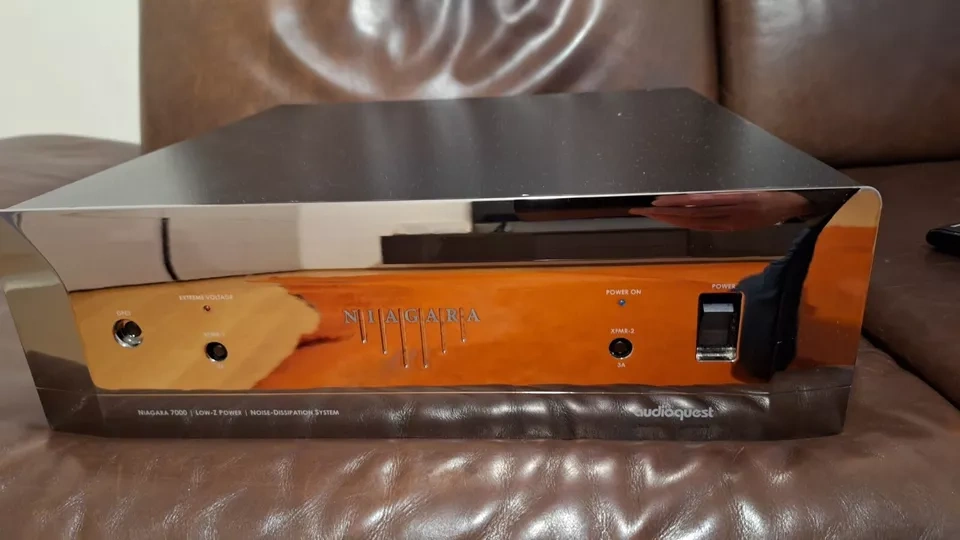 AUDIOQUEST NIAGARA 7000 ( Price : 2500 EUR ) - 3
