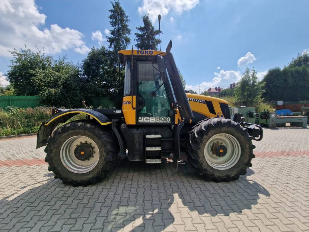 Ciągnik rolniczy JCB FASTRAC 3200 - 3