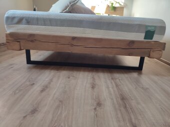 Łóżko z belek DIY z materacem - 3