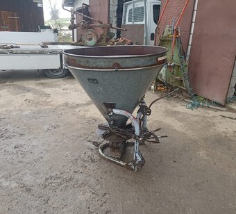 Rozsiewacz nawozów polski lejek z nadstawką - 3