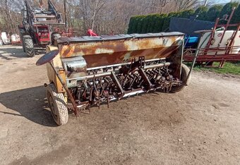 Siewnik zbożowy Poznaniak na docisku - 3