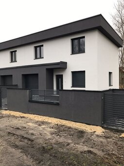Dom w zabud. bliźniaczej o pow. 111 m2, działka 280m2, stan - 3