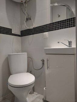 Sprzedam Mieszkanie Mikro Kawalerka Gotowa Do Zamieszkania - 3