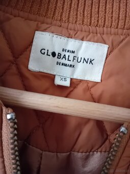 Kurtka bomberka pikowana - 3