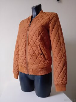 Kurtka bomberka pikowana - 3