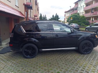 Mitsubishi Outlander - 3
