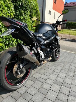Suzuki GSR 750 - 3