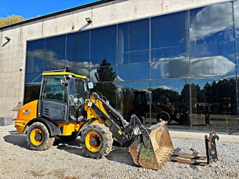 JCB 406 B ŁADOWARKA KOŁOWA 2013R | | 407 409 VOLVO L30 - 3