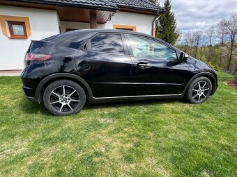 Honda civic UFO 2009 - 3