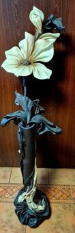 Elegancki kwiat ze sztucznej skóry - 3