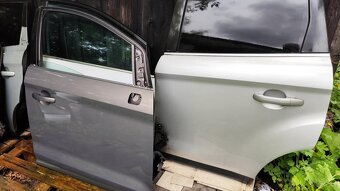 Sprzedam drzwi przednie do Ford Kuga 1 - 3