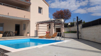 Chorwacja-Dwuapartamentowy umeblowany dom z basenem - 3