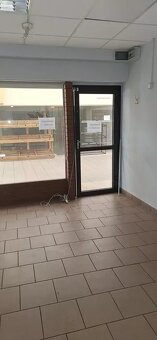 Dwa lokale, jeden z najemcą sprzedam - 3