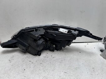 Reflektor prawy Peugeot 2008 9815402980 - 3