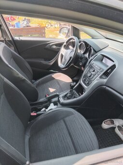 Sprzedam samochód Opel Astra J 2018r. - 3