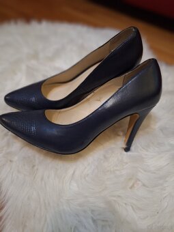 Granatowe szpilki - 3