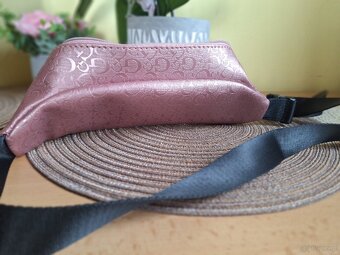 Nerka Guess metaliczny róż - 3