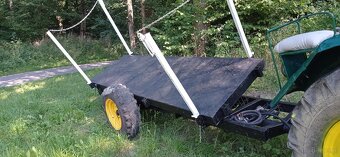 jednoosiową przyczepę rolniczą z hydraulicznym wywrotem - 3