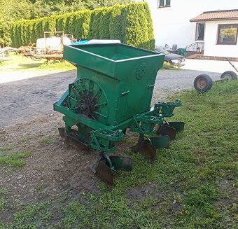 Sadzarka do ziemniaków dwurzędowa czeska Agrozet - 3