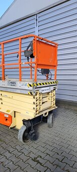 Podnośnik nożycowy JLG 3246ES – sprawny, elektryczny, ładowa - 3