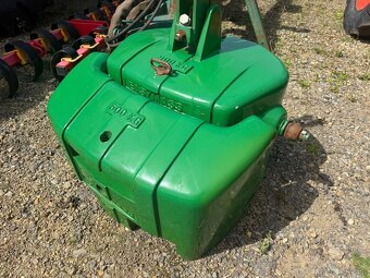 Ciężarek John Deere 900+600=1500 kg. Cena ciężarek 10000 zł. - 3