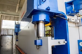 Prasa krawędziowa krawędziarka 200 T - 3