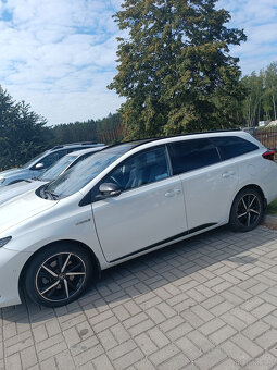 Sprzedam Toyota Auris 1,8 Selection Hybrid - 3