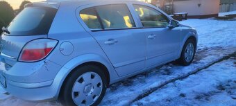 Opel Astra  h 1,4 benzyna - 3