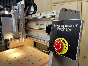 Frezarka CNC Oryginalna od LifeLatitudes (YouTube) 3 osie z - 3