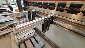Prasa krawędziowa CNC 160 t, długość gięcia 3200 mm, 2 osie - 3