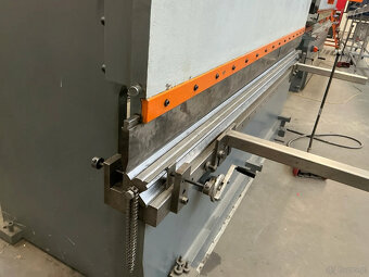 Hydrauliczna prasa krawędziowa CNC 70 t,gięcia 2500 mm,7 osi - 3