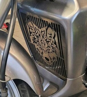 Osłona chłodnicy Chopper Wzór niestandardowy, logo - 3