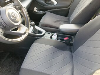 Sprzedam samochód toyotę Jaris cros - 3