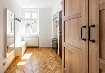 Urokliwy apartament z 3 sypialniami przy Rynku Głównym - 3