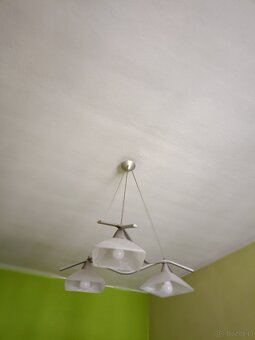 Nowoczesna lampa sufitowa (żyrandol) z 3 kloszami. - 3