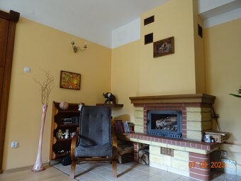 Dom wśród zieleni przy lesie - 3