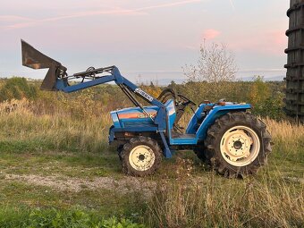 Iseki TA317 z ładowarka - 3