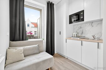 Nowoczesny pokój z łazienką i balkonem przy uczelni. - 3