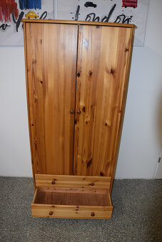szafa z drewna sosnowego - jak nowa - 3
