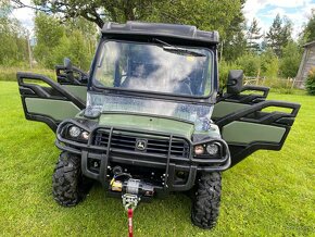 John Deere Gator 4x4 - 3