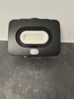 Reflektor Tracon SMD LED, czarny, z czujnikiem ruchu - 3