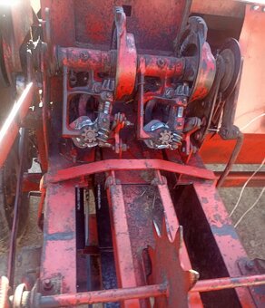 Prasa kostkująca New Holland Super 65 - 3