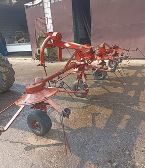 Przewracarka przetrząsacz karuzelowy Kuhn GF 5000M - 3