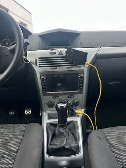 Opel astra GTC 2009r 1,9 cdti - 3