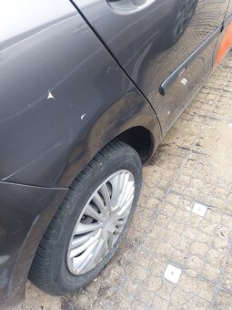 sprzedam uszkodzoną toyotę yaris 2 z 2009 roku - 3