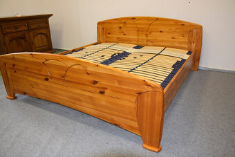 łóżko z drewna sosnowego z nowymi materacami - 3