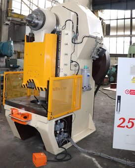 Prasa mimośrodowa LE 250 C - 3