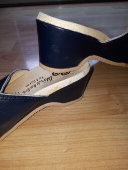 Sprzedam nowe klapki damskie roz. 37 - 3