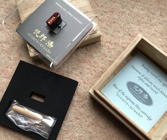 Etsuro-Urushi Bordeaux - (Price: 3000 EUR) - 3